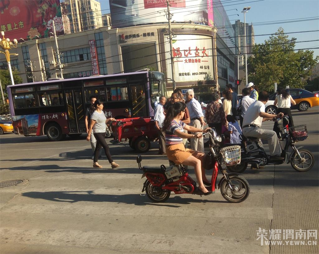 ������ĳ���·�ͳ��ֳ��������ƴ�ү�ﳵ�Ѵ����ײ�ˣ�