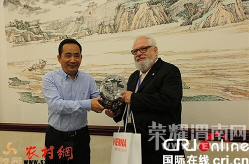 μ�ϣ�ѧ�����г�����ý������ ̹�Զ̰廰׷��