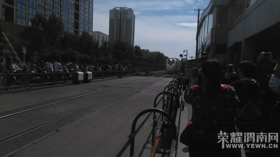 ����뽨����μ����Щ���ӽ�ͨ����ĵ�Ħȥ���������