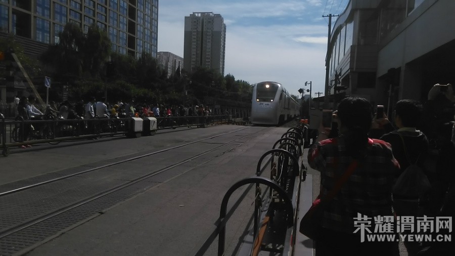 ����뽨����μ����Щ���ӽ�ͨ����ĵ�Ħȥ���������