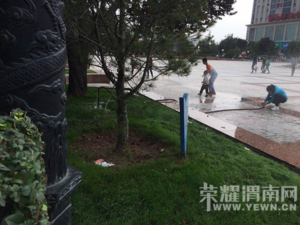 μ�����Ĺ㳡��ˮ���ӿ���ϴ���ˣ���������