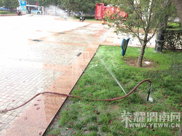 μ�����Ĺ㳡��ˮ���ӿ���ϴ���ˣ���������