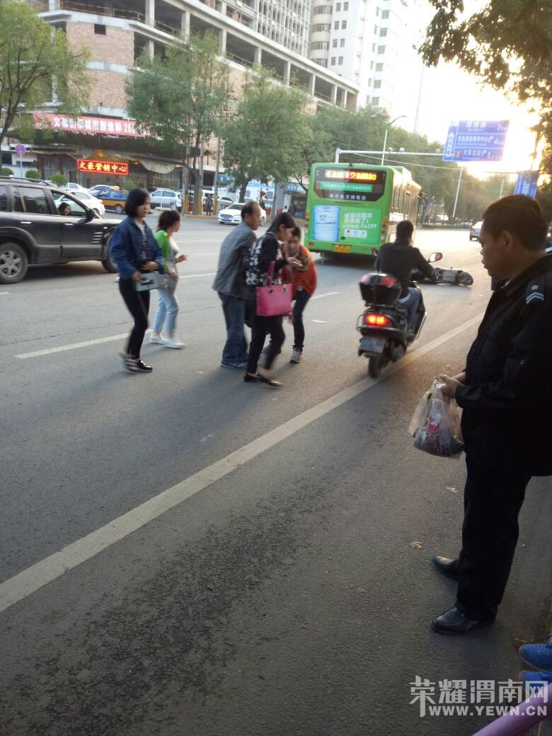 �ֲ�������ó�Ƶ���ǰ�γ�ײ��̤�峵���ɳ�3��֮�⣡