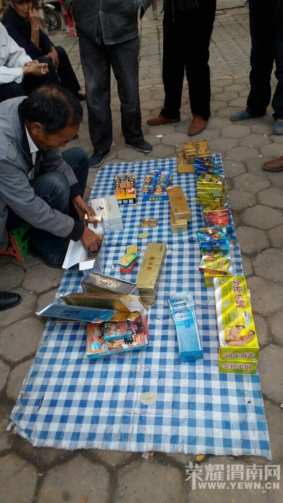 μ���Ͻֱ�С��С̯��������ɫ��������ǹ��������û�˹ܹܣ�