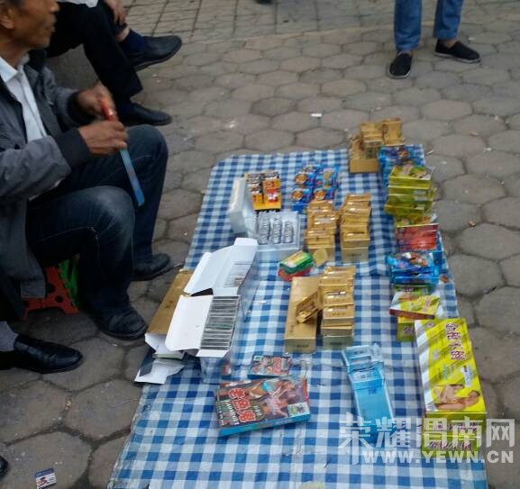 老街渭南北色鬼小摊贩卖老小桥金枪不倒,没程静悦视频图片