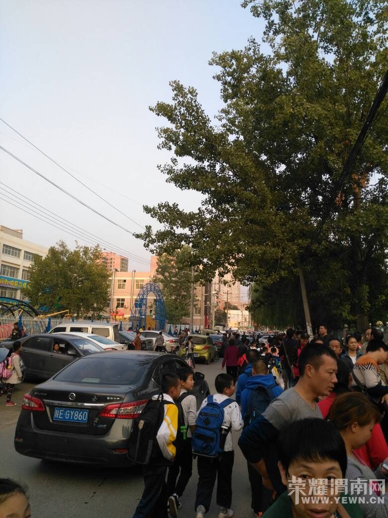 ���Ͼ�·����һ��ѧ�ͳ�������ӣ�ǿ��Ҫ��ʱ������