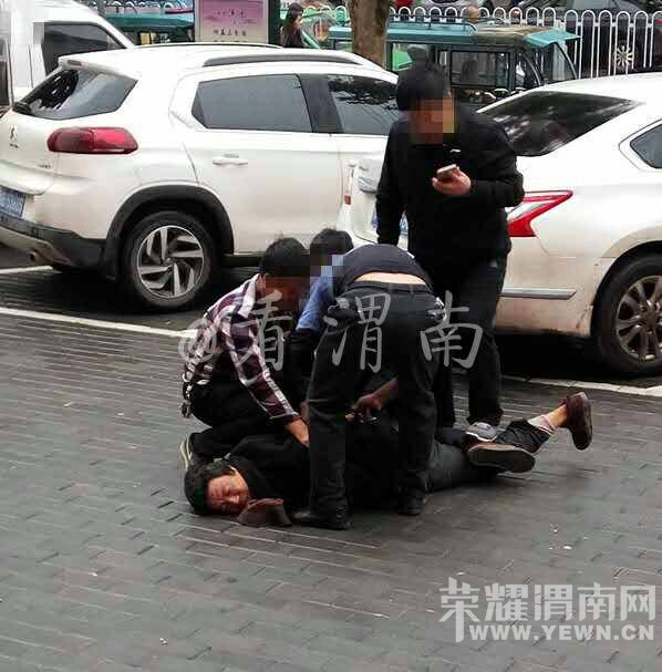 ���ޡ�������������ͨ����ץס�ˣ����������찴���ڵ�