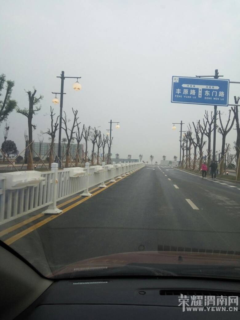 ����ĸ���������������·���г����ģ��ǲ��ǣ�