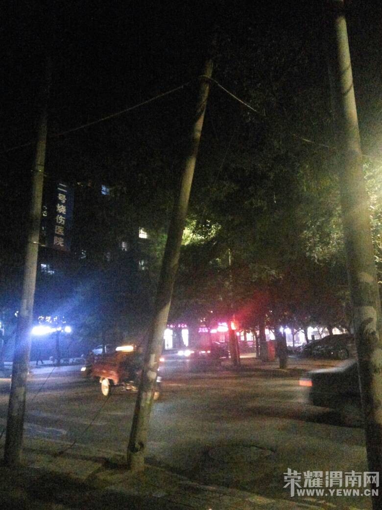 վ��·������·�ڹ��޶��ߣ�������߸�ҡҡ��׹����