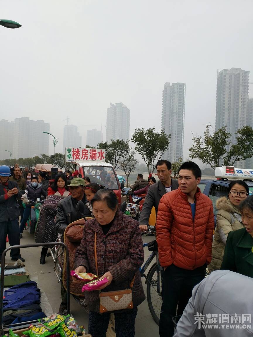 ����˵�ĳ��� ��һ����̫̫��ײ��