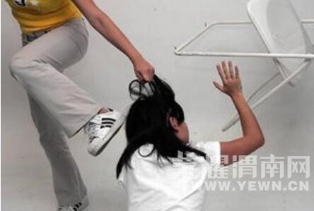 猖狂!白水3女生抢劫男子校园闯入一暴力20余名她你蜜班级的闺当男让图片