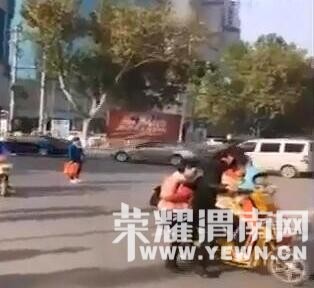 μ�Ͻ�ͷֱ����������Ϊ��һ�綯�����ĸ����ӣ������������