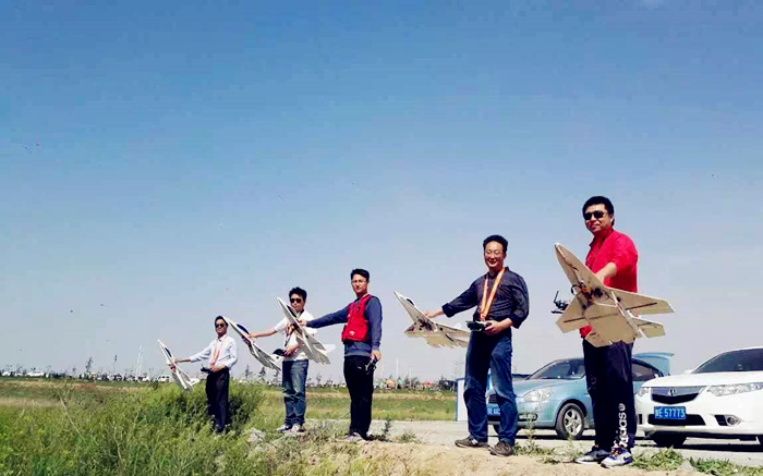 μ��������ôһȺ�ˣ��������������ɷɻ���