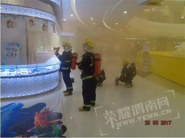 渭南万达广场开展消防实战暨防暴恐演练 - 今日
