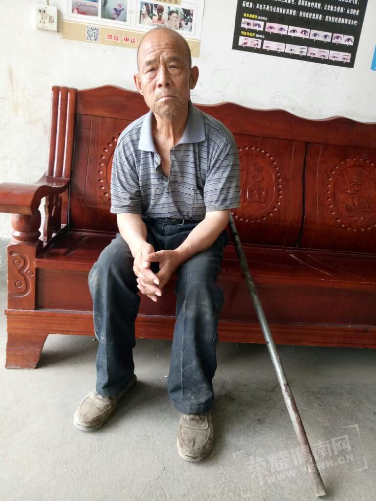 好心人,帮帮这位孤独的老人吧,请大家多多关注