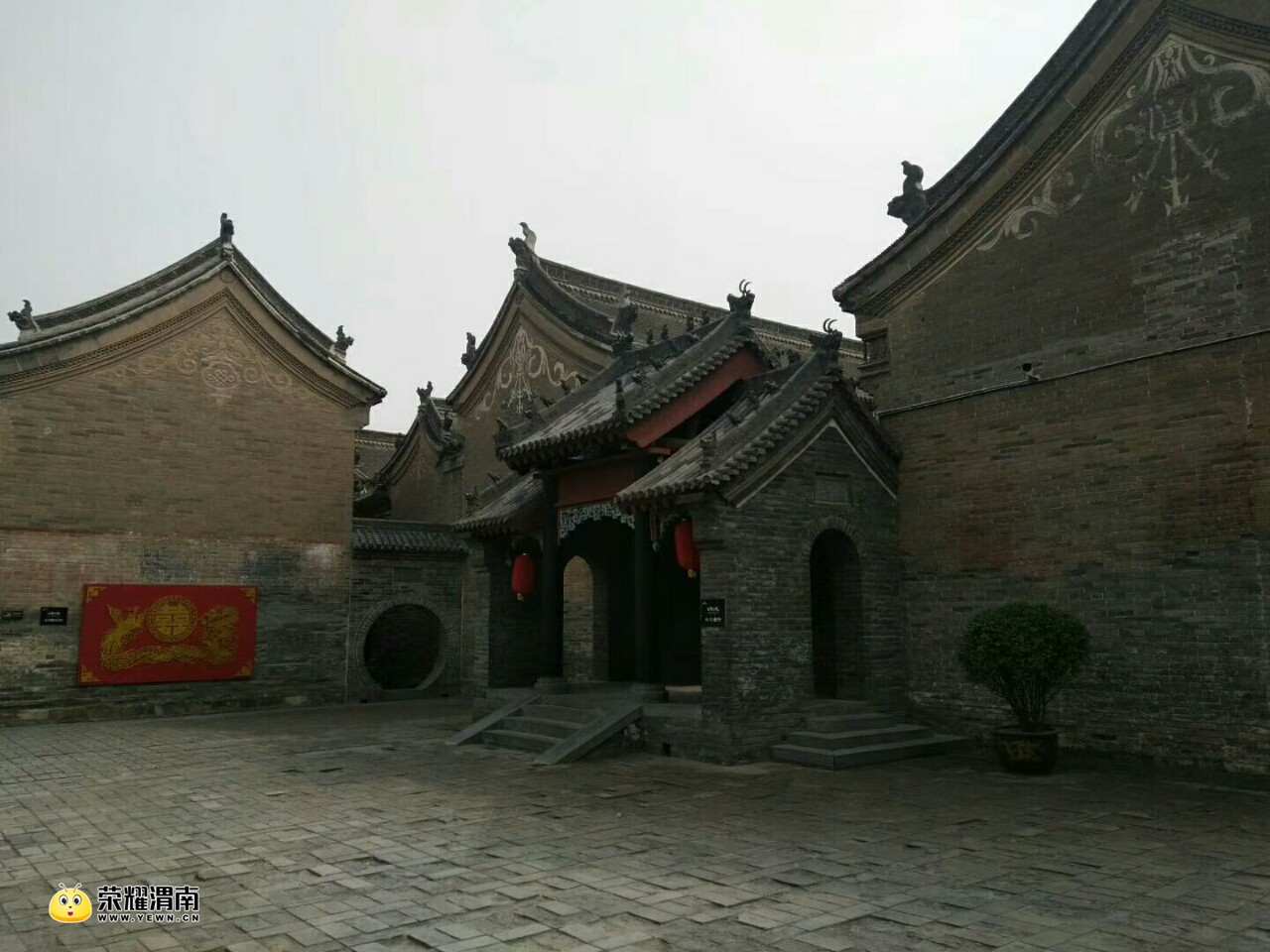 五马路与解放路十字路口右转弯压线,能右转吗