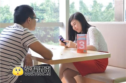 相亲,是不是都死在加了微信不说话的问题上?