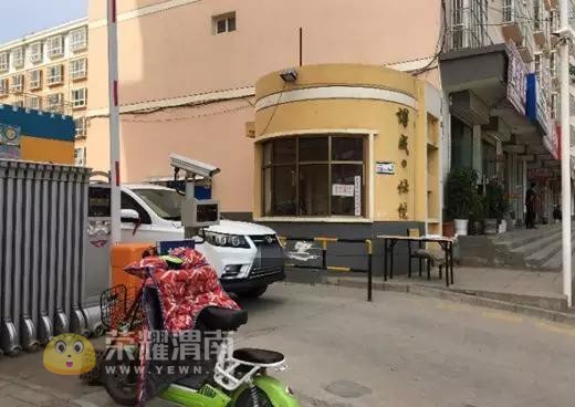 开车进小区被拦,陕西业主殴打65岁保安致其倒