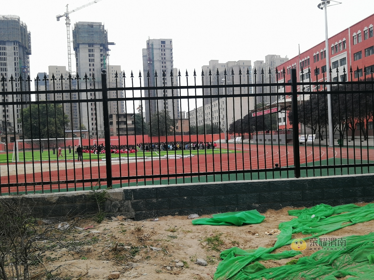 曾经自己身为一员聆听校长的教诲,却如今才明