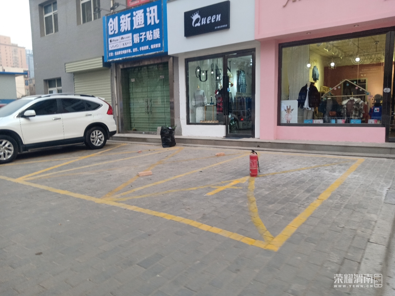 这里的车位是交管部门取消的还是商家自己画的