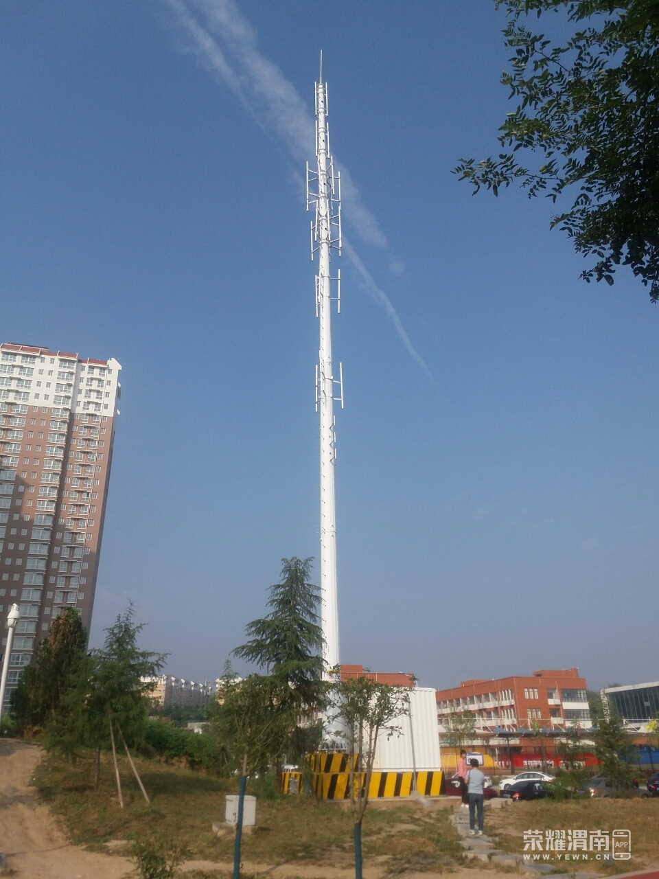 看见滨河小学这新建了两个信号塔,难道这就是传说中的