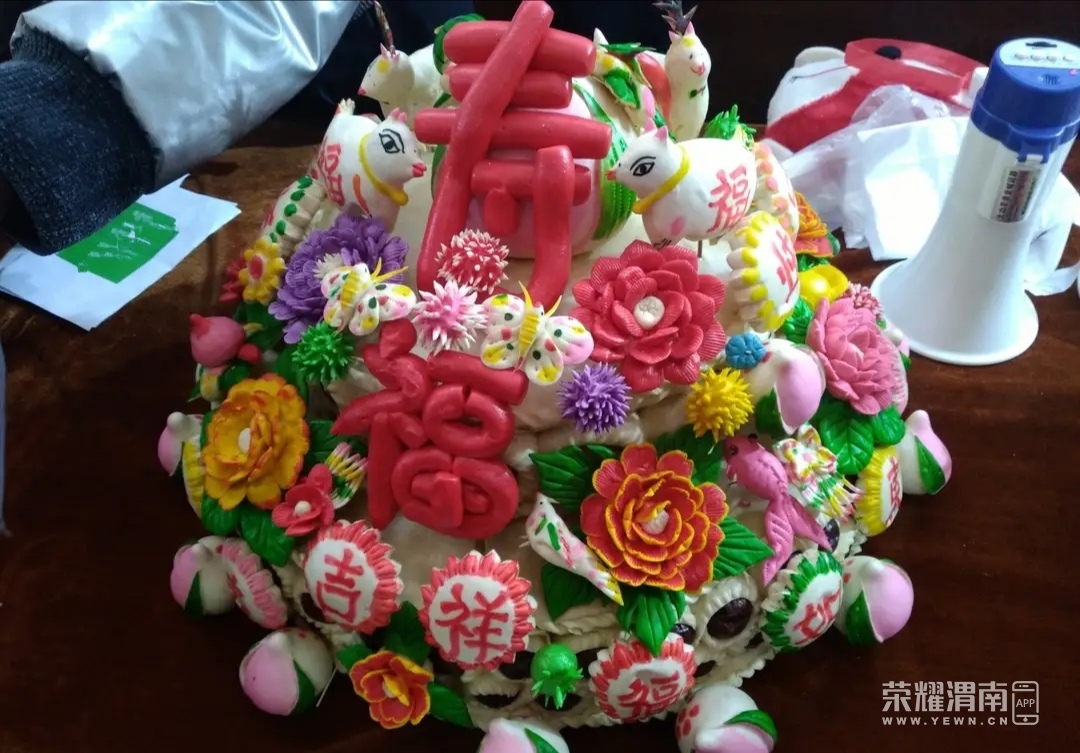 大家见过陕西的花馍没,和面塑技巧基本相同,都来欣赏一下