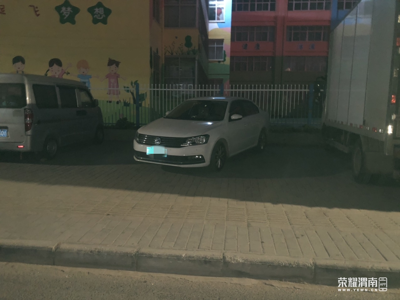 212600mjq17aala7zs6w07_����.jpg