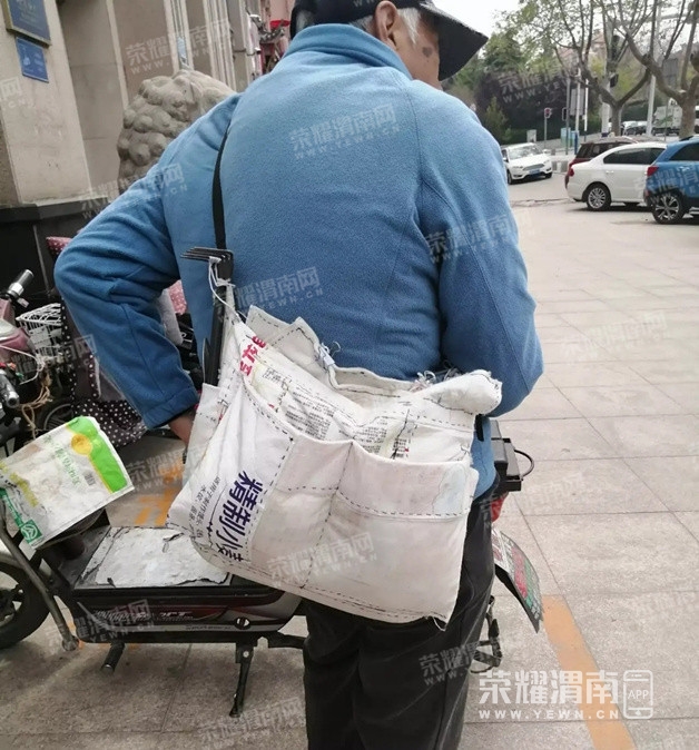 110320yq2o23kmomoufpam.jpg