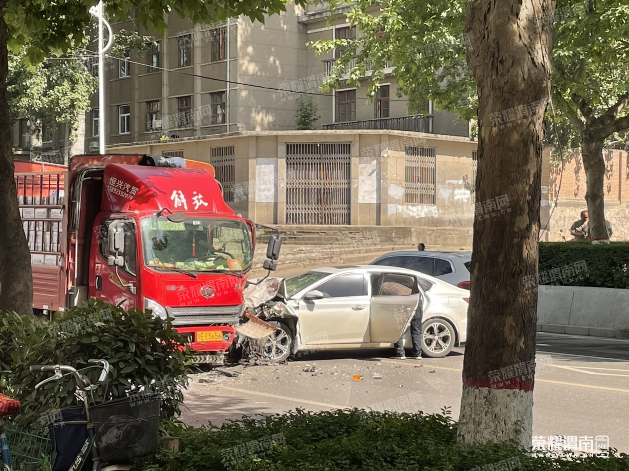 162727vl74ybs8x8u98as5.jpg
