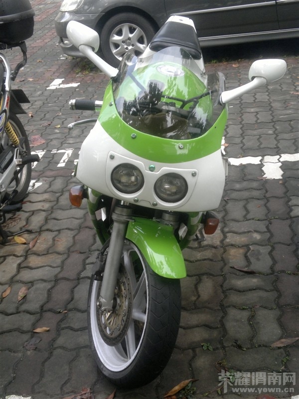 psbCAQV762B.jpg