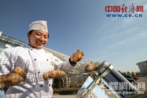 ������Ա��ʹ��̫���������߿��Ƶع�