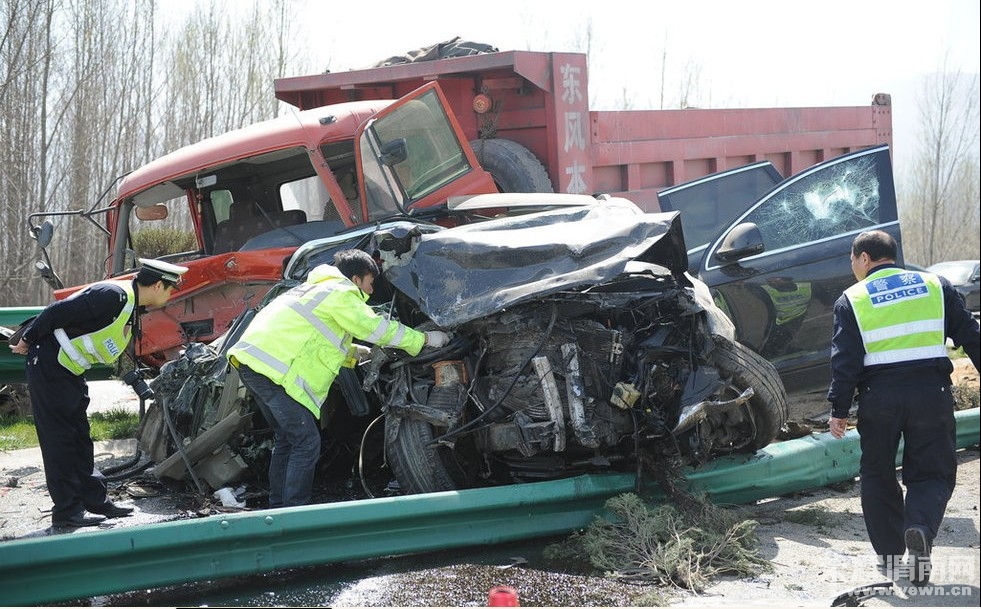 ���ִ����ǻ����⣬ʣ�౻ײ��8����ȫ���ǻ鳵��