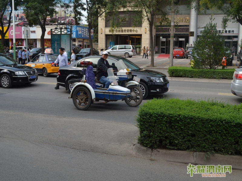 ·����ѵ�΢Ц