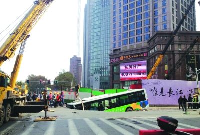 �Ͼ����й���·��������һ��������