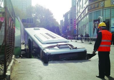 �Ͼ����й���·��������һ��������