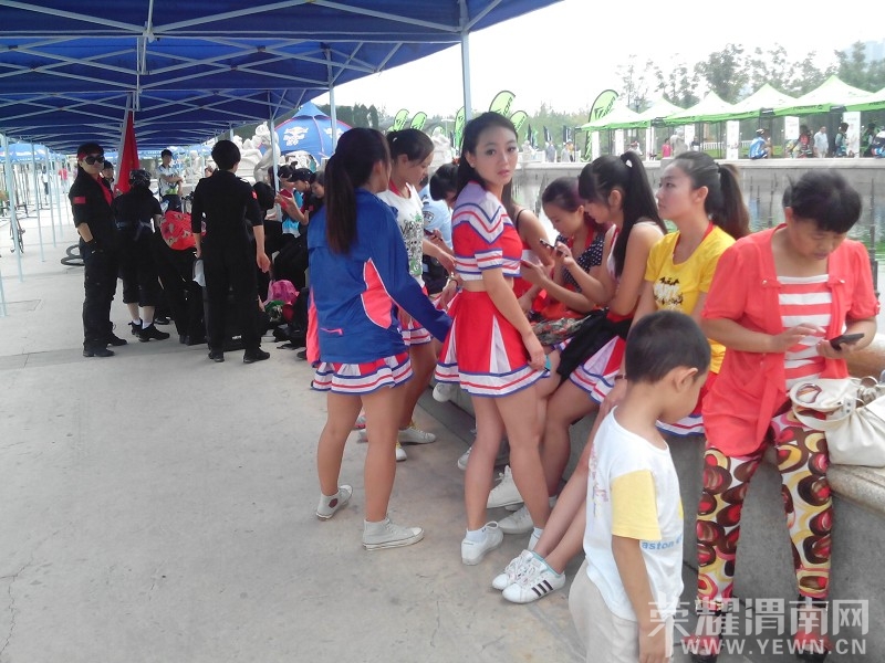 ������Ů����