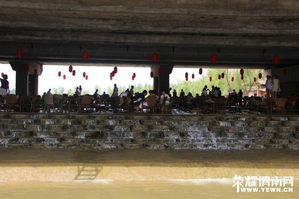 083317dzu8zjmm1t1m18w8.jpg