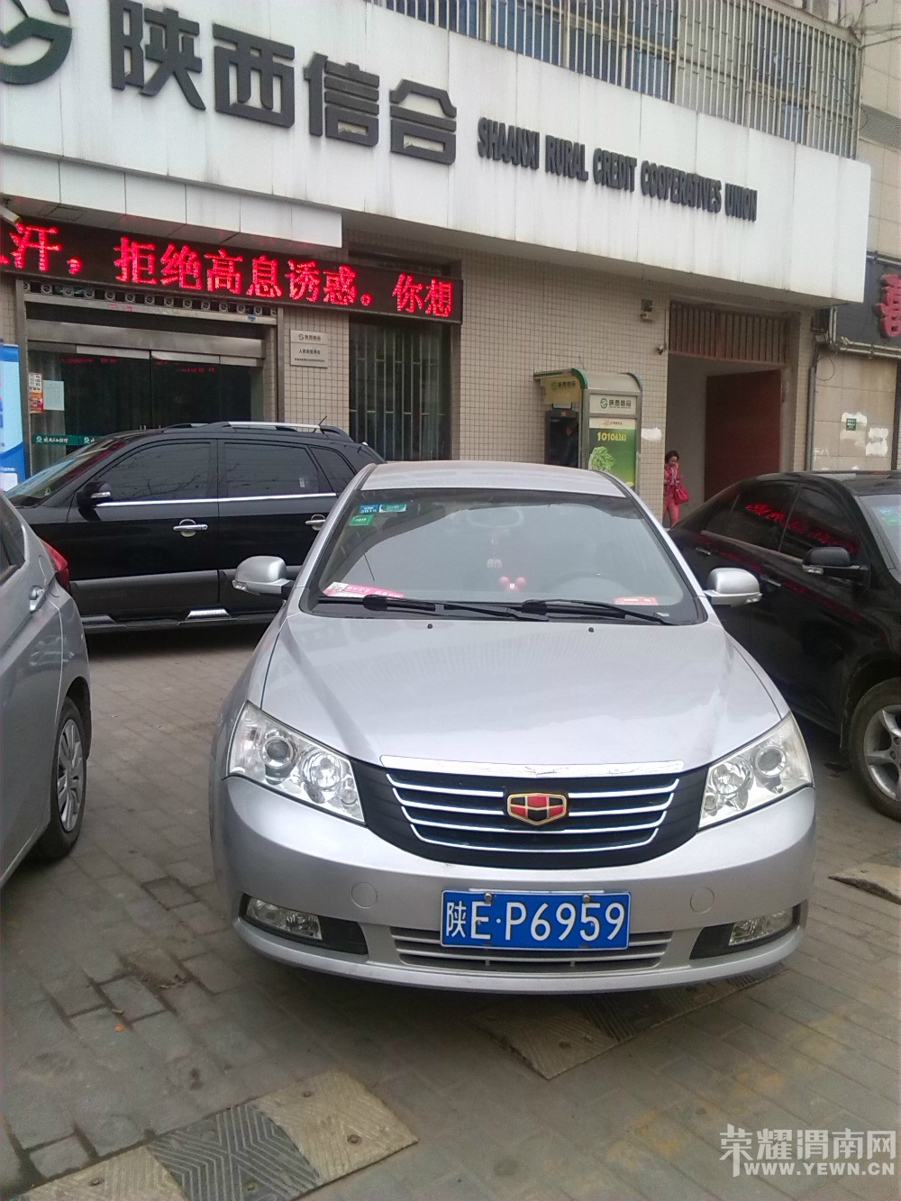 155917yu89e8581gn58x11.jpg
