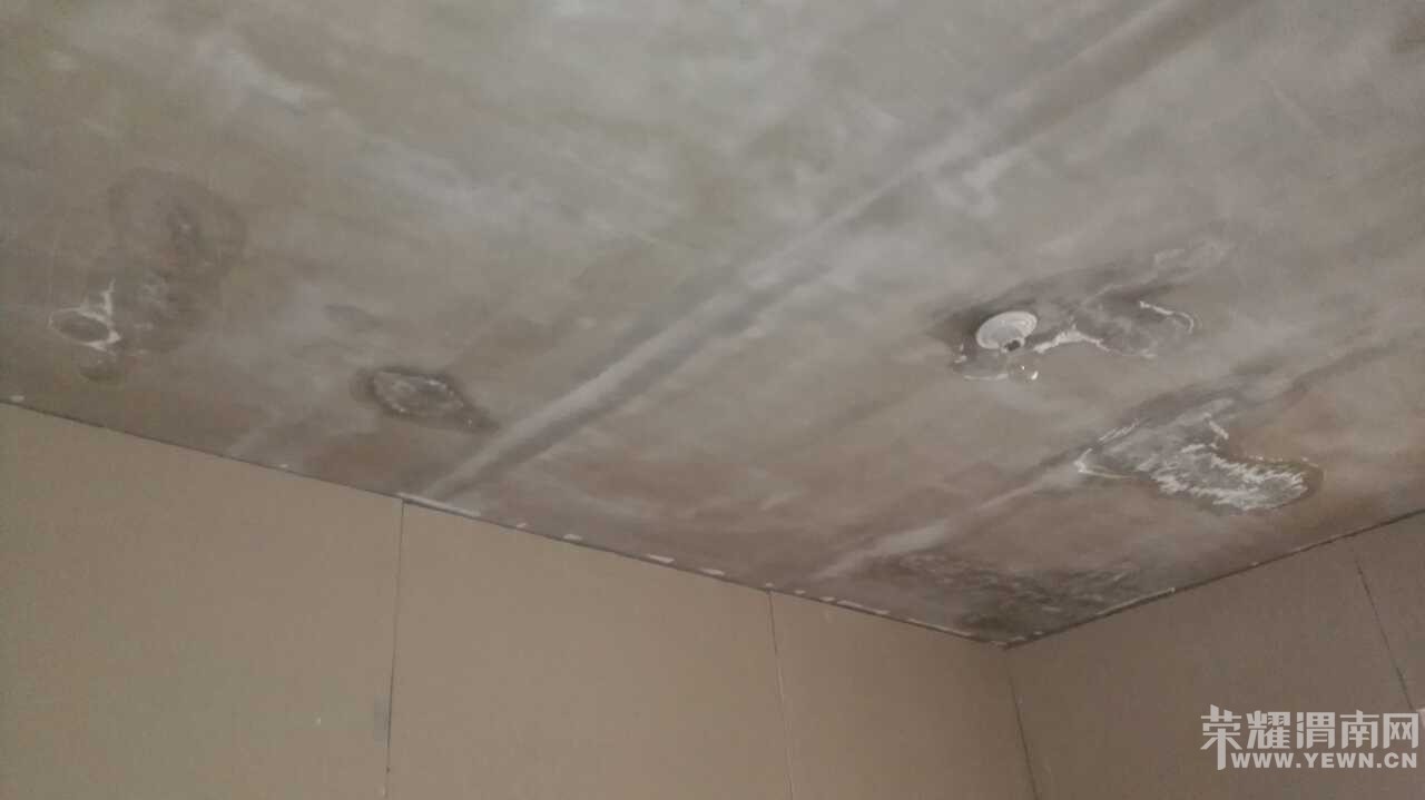 ��������Ƭ������������������ˡ�һ��15.6ƽ�ķ��ӣ�80%����©ˮ��