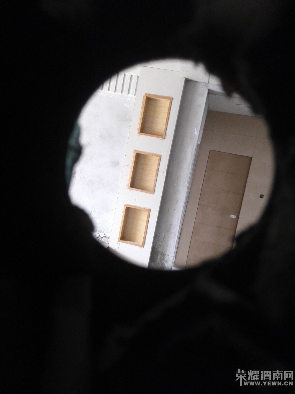 װ�޵�һ����·������Ϲ���Կ�������ˣ���ȥ��ҵ���ǰ����������ǵ�װ��Կ�ף�����������Ѷ�û���Ŵ򿪣� ...