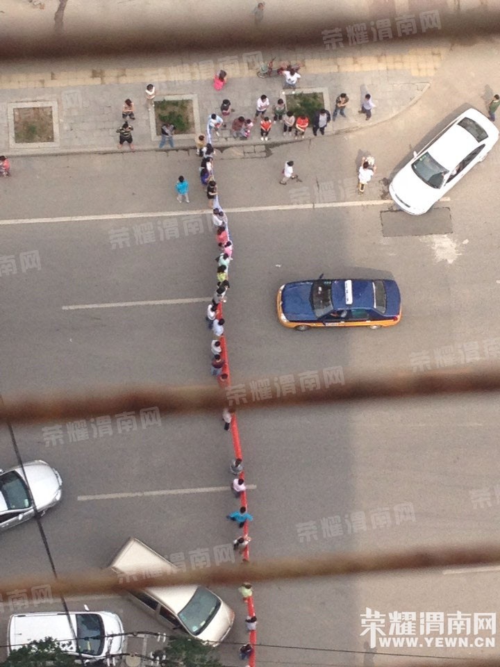 100414p4io2l4shqiniqlb.jpg
