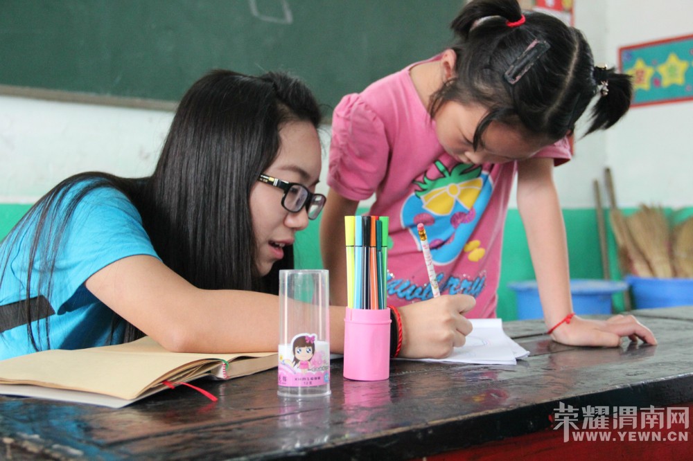 ʵ����Ա��С����һ�𻭻�