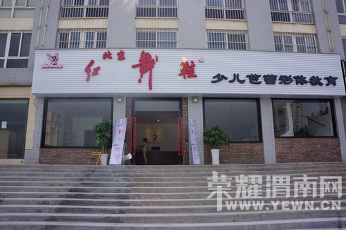 ��������Ь�赸ѧУ��μ���ˣ�С�����ȥ̽��~