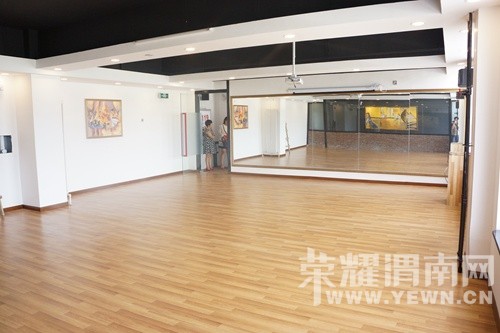 ��������Ь�赸ѧУ��μ���ˣ�С�����ȥ̽��~