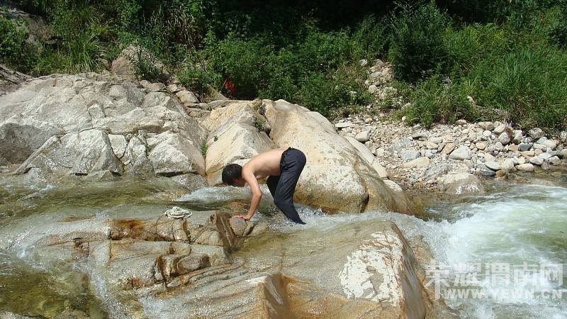 ����������