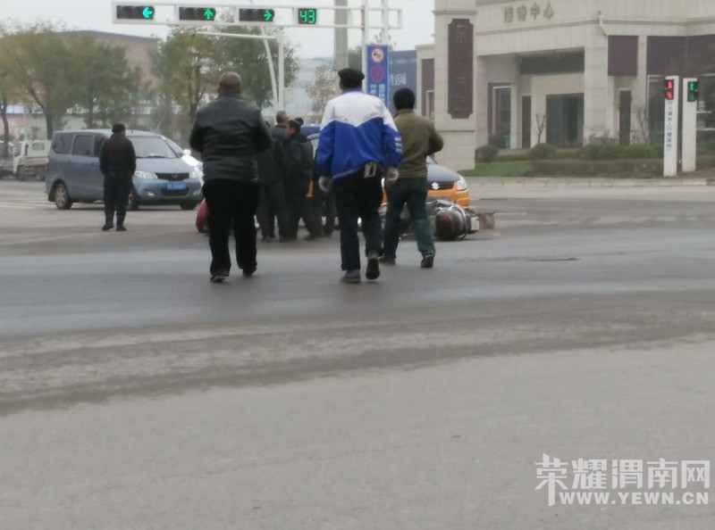 ��������������ʮ��һ���⳵��Ħ�г���ײ��ϣ����û�£�