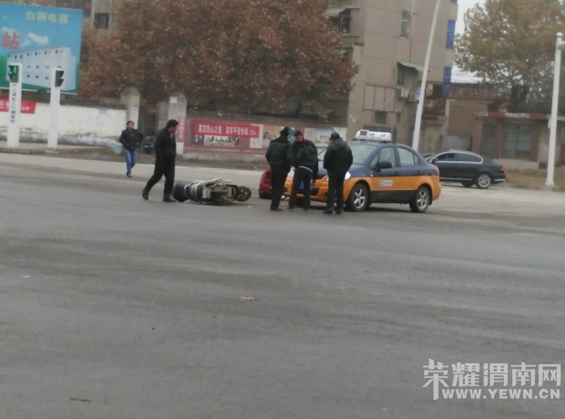 ��������������ʮ��һ���⳵��Ħ�г���ײ��ϣ����û�£�