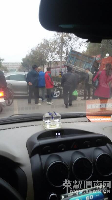 ������һ·��һ��԰�ſڷ���һ��ͨ�¹ʣ�����������꣡