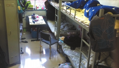 �����Ե�����ѧУѧ���涾 ����ͻϮ����2Сʱ