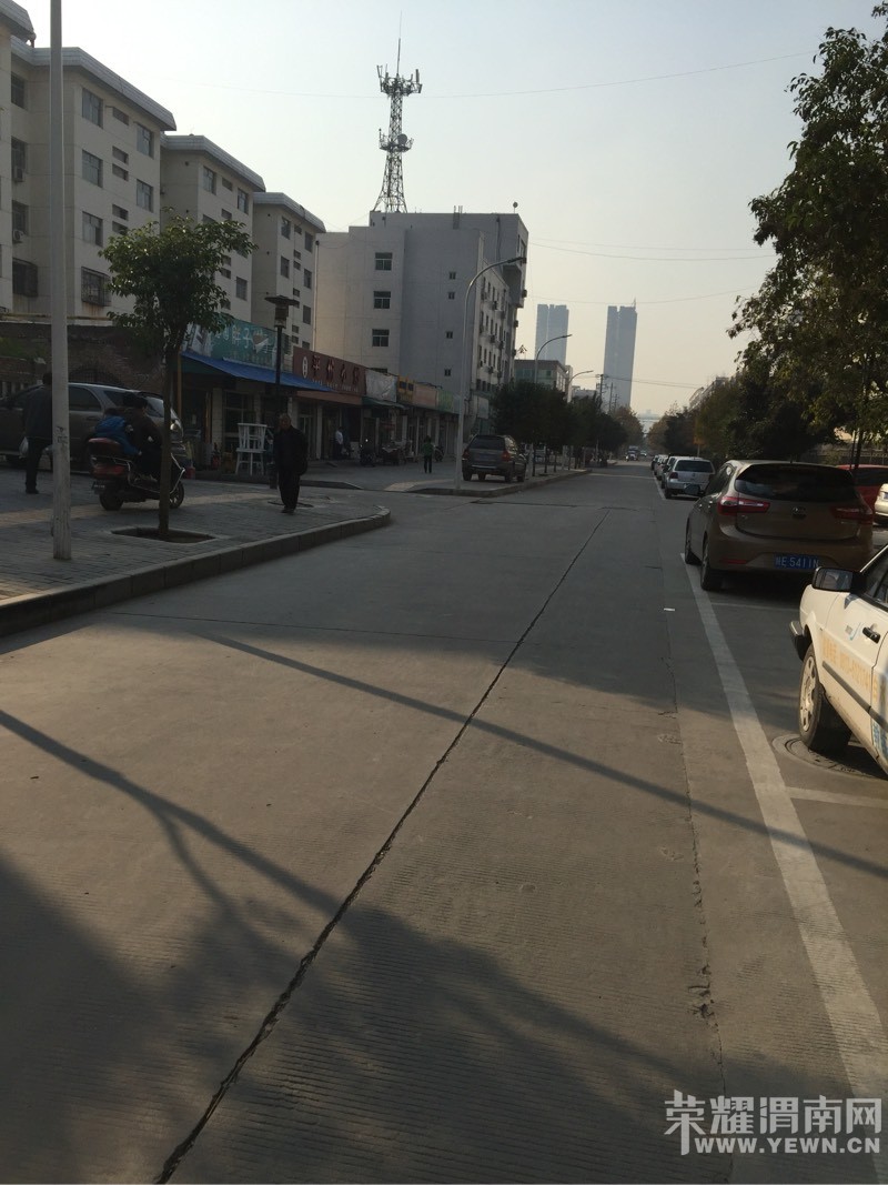 Ѱ���ڻ�԰С���м������·�ϵ����³��������۳�����ͼ����